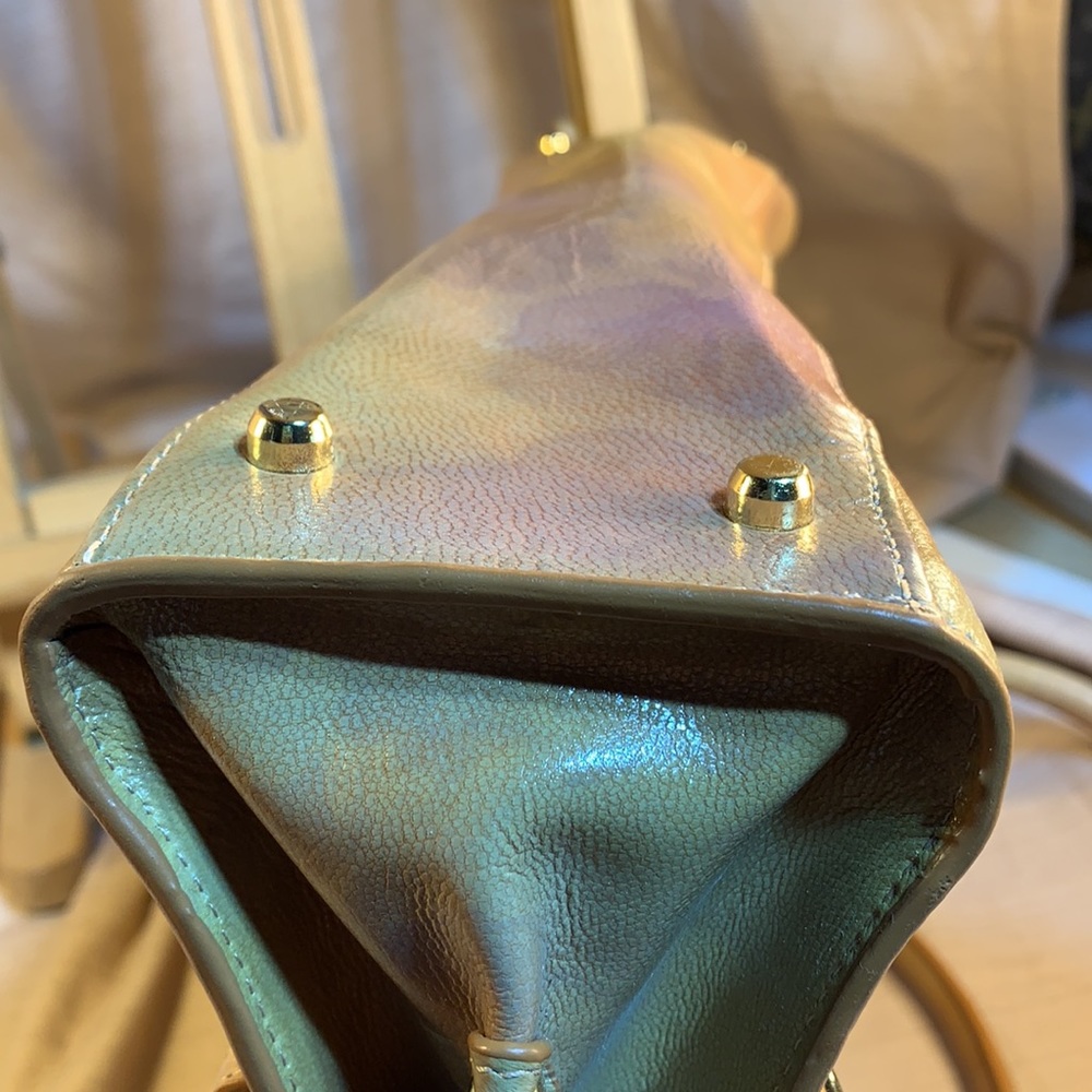 The FIND Leather satchel w/flower motif, gorgeous - Picture 9 of 16